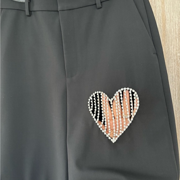 AREA Size 6 five pocket heart cutout short - Picture 6 of 12